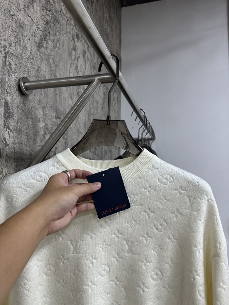 l0vis Vvtt0n sweater